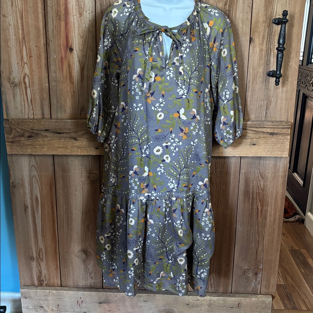 Vintage Gap Floral Gray gold and green Dress with Tie Neck 3/4 sleeves